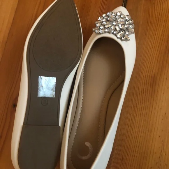 I am selling a pair of size 8 jeweled flats that have never been worn. - Picture 3 of 3
